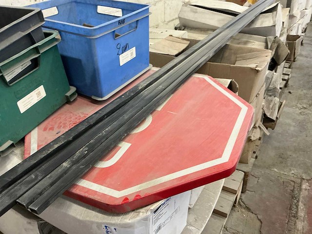 Partij diverse bouw- en bevestigingsmateriaal - afbeelding 10 van  14