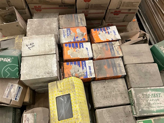 Partij diverse bouw- en bevestigingsmaterialen - afbeelding 28 van  37