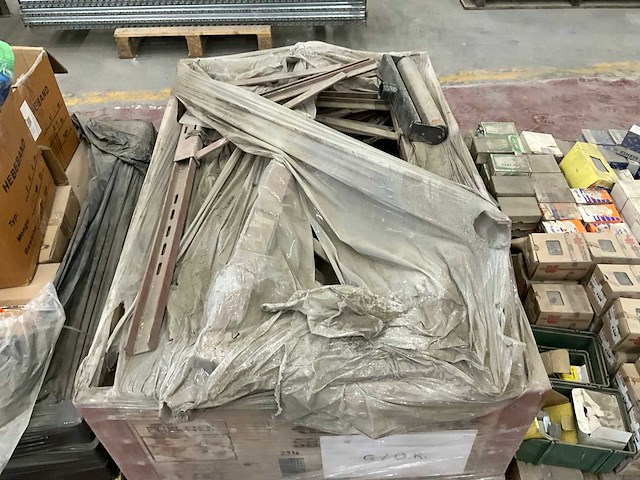 Partij diverse bouw- en bevestigingsmaterialen - afbeelding 5 van  17
