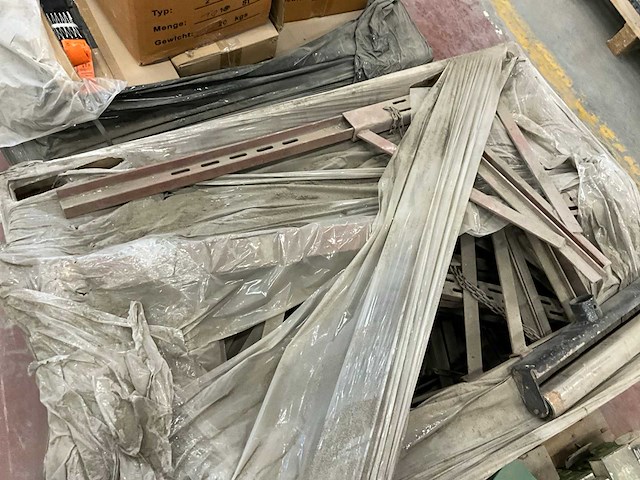 Partij diverse bouw- en bevestigingsmaterialen - afbeelding 30 van  37