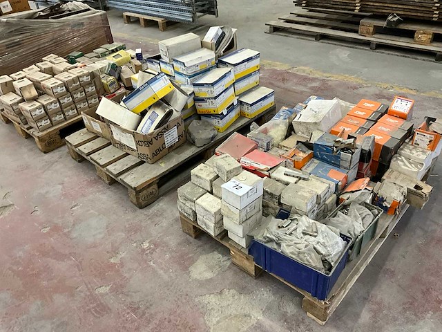 Partij diverse bouw- en bevestigingsmaterialen - afbeelding 26 van  37