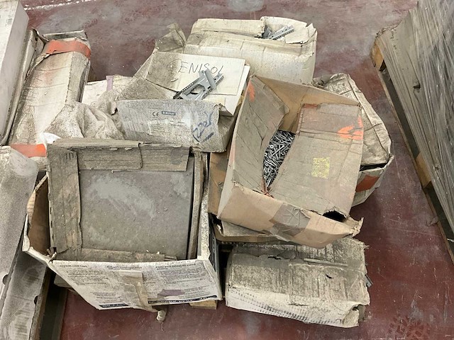 Partij diverse bouw- en bevestigingsmaterialen - afbeelding 32 van  37