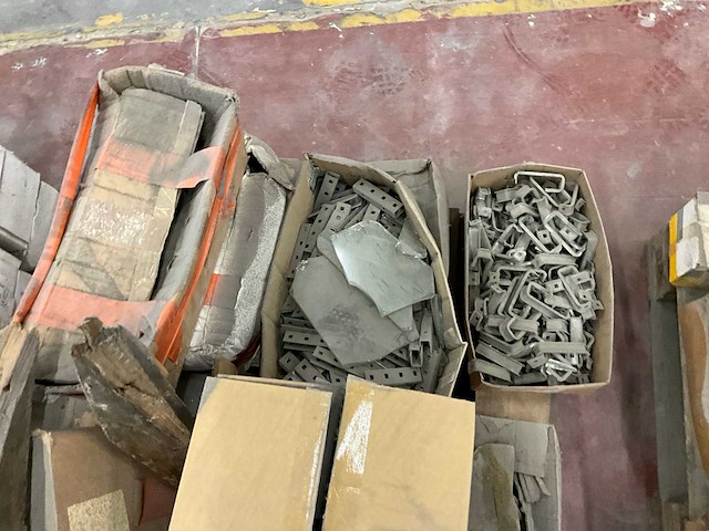 Partij diverse bouw- en bevestigingsmaterialen - afbeelding 12 van  17