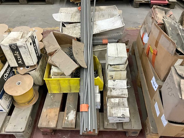 Partij diverse bouw- en bevestigingsmaterialen - afbeelding 18 van  37