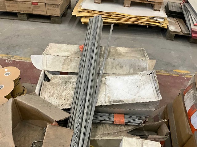 Partij diverse bouw- en bevestigingsmaterialen - afbeelding 21 van  37