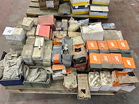 Partij diverse bouw- en bevestigingsmaterialen - afbeelding 24 van  37