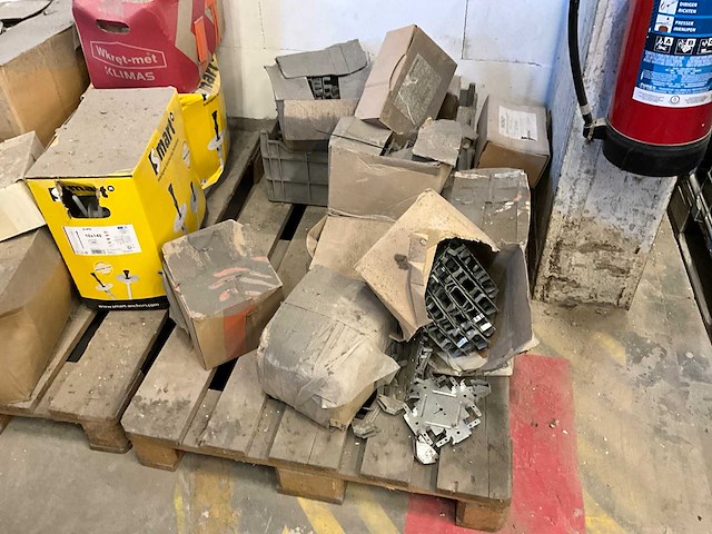 Partij diverse bouw- en bevestigingsmaterialen - afbeelding 4 van  24