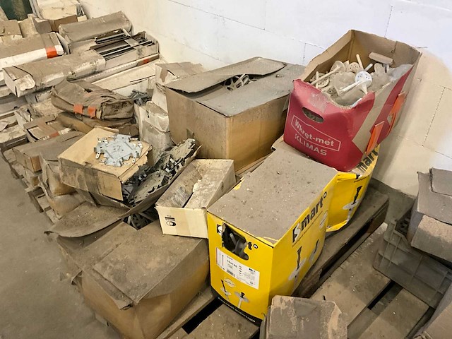 Partij diverse bouw- en bevestigingsmaterialen - afbeelding 5 van  24