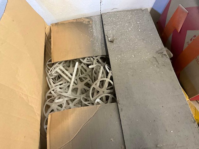 Partij diverse bouw- en bevestigingsmaterialen - afbeelding 9 van  24