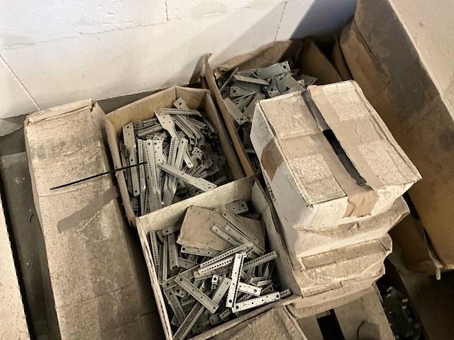 Partij diverse bouw- en bevestigingsmaterialen - afbeelding 11 van  24