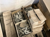 Partij diverse bouw- en bevestigingsmaterialen - afbeelding 11 van  24