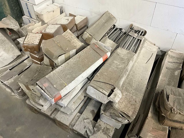 Partij diverse bouw- en bevestigingsmaterialen - afbeelding 13 van  24