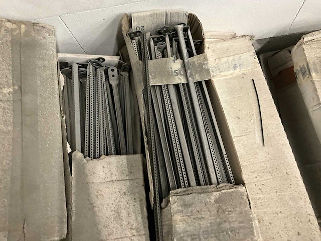 Partij diverse bouw- en bevestigingsmaterialen - afbeelding 14 van  24
