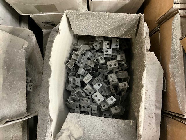 Partij diverse bouw- en bevestigingsmaterialen - afbeelding 16 van  24