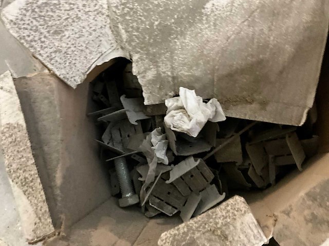 Partij diverse bouw- en bevestigingsmaterialen - afbeelding 17 van  24