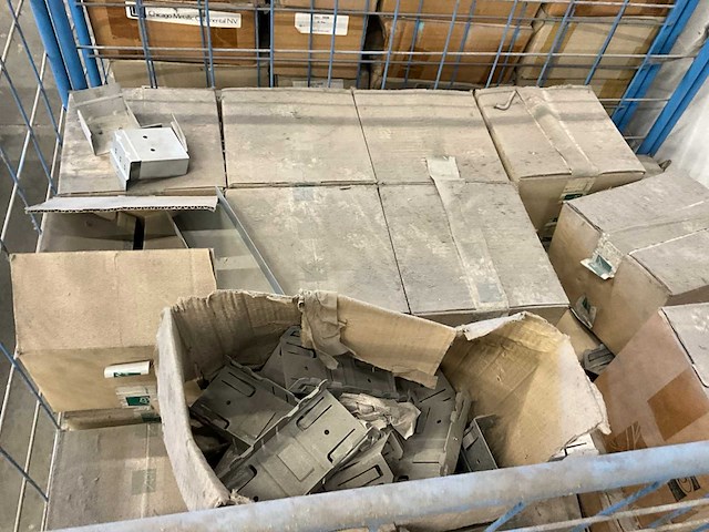 Partij diverse bouw- en bevestigingsmaterialen - afbeelding 12 van  24