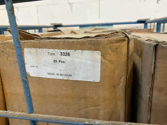 Partij diverse bouw- en bevestigingsmaterialen - afbeelding 21 van  24