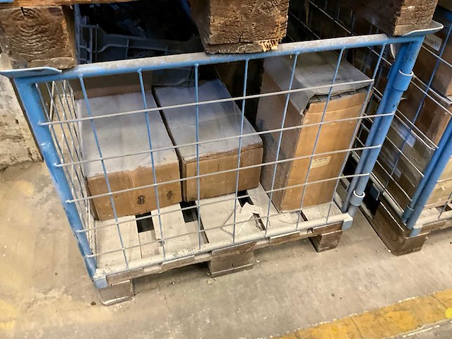 Partij diverse bouw- en bevestigingsmaterialen - afbeelding 24 van  24