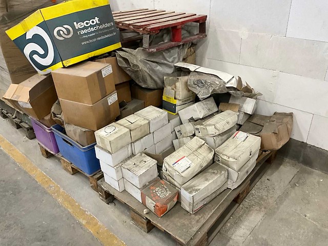 Partij diverse bouw- en bevestigingsmaterialen - afbeelding 19 van  32