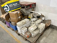 Partij diverse bouw- en bevestigingsmaterialen - afbeelding 19 van  32