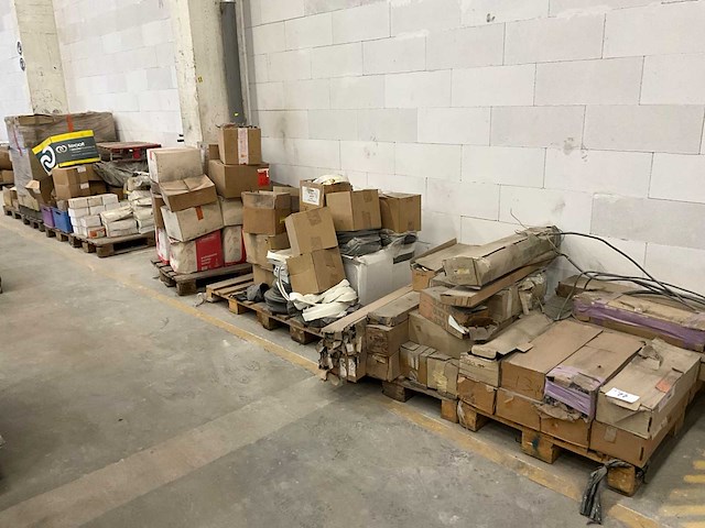 Partij diverse bouw- en bevestigingsmaterialen - afbeelding 11 van  32