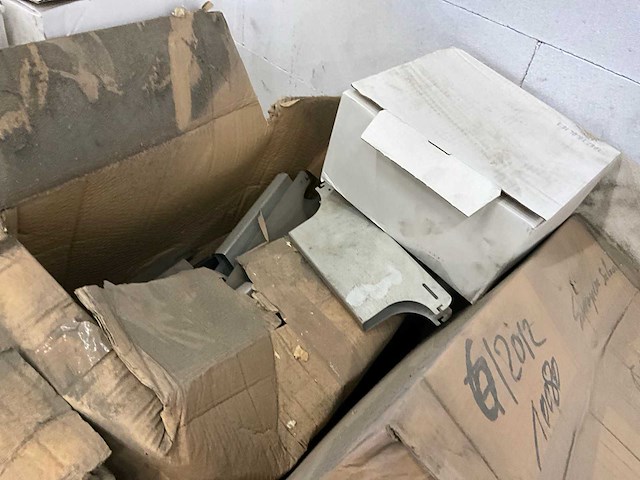 Partij diverse bouw- en bevestigingsmaterialen - afbeelding 31 van  32