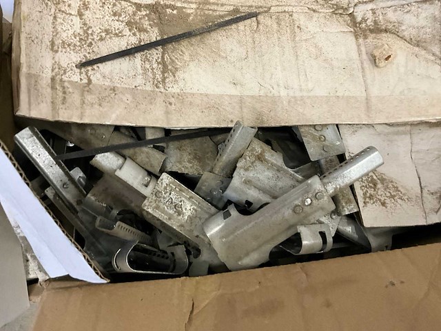 Partij diverse bouw- en bevestigingsmaterialen - afbeelding 8 van  10