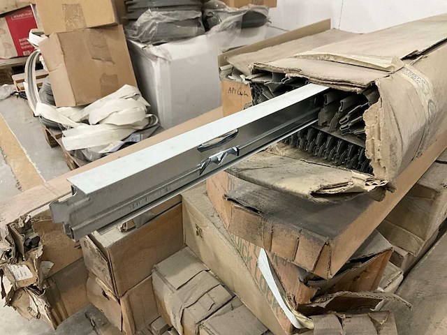 Partij diverse bouw- en bevestigingsmaterialen - afbeelding 30 van  32