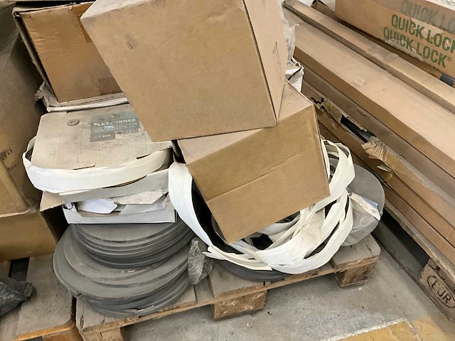Partij diverse bouw- en bevestigingsmaterialen - afbeelding 27 van  32