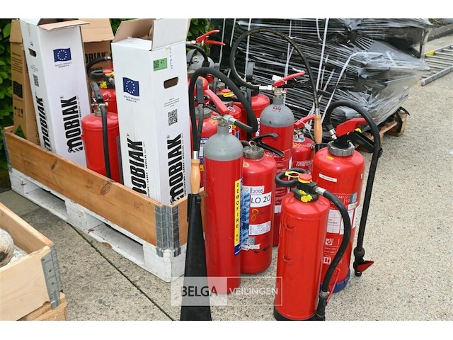 Partij diverse brandblusapparaten - afbeelding 2 van  5