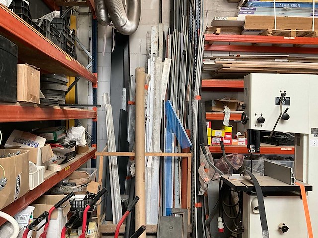 Partij diverse buizen en afstrijklatten - afbeelding 1 van  10