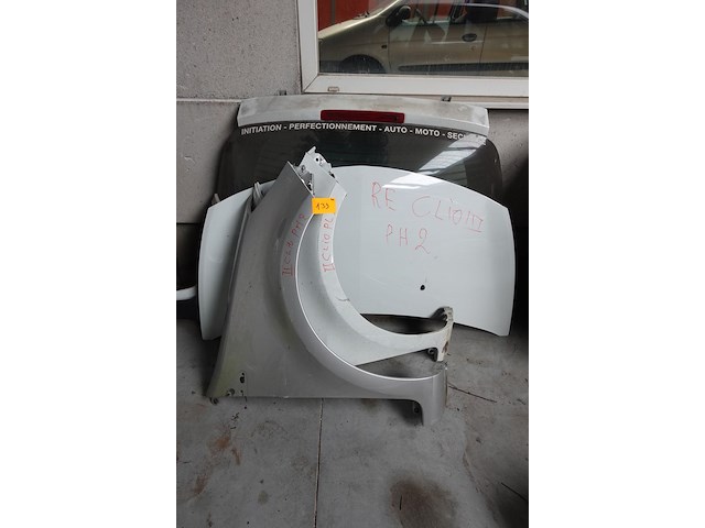 Partij diverse carrosserie onderdelen clio 2 - afbeelding 1 van  5