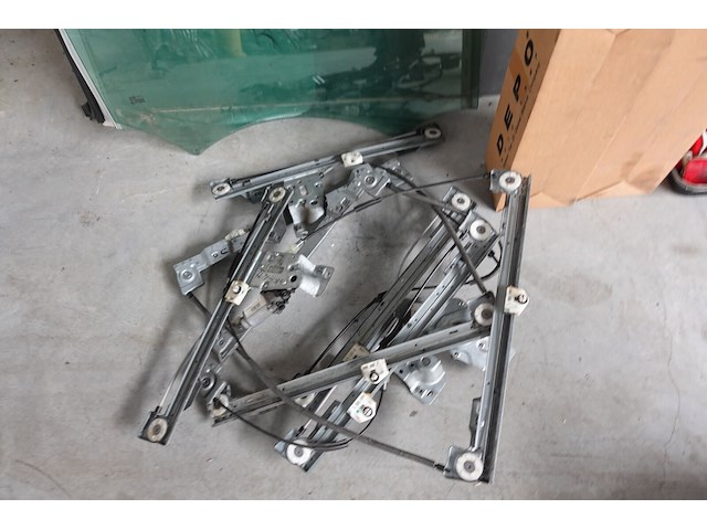 Partij diverse carrosserie onderdelen kangoo - afbeelding 3 van  13