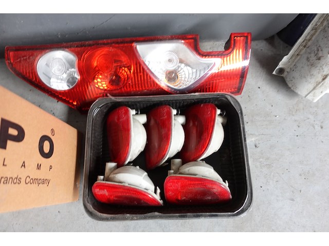 Partij diverse carrosserie onderdelen kangoo - afbeelding 5 van  13