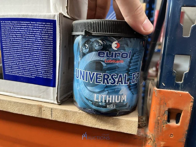Partij diverse chemicaliën en oliën eurol - afbeelding 22 van  28