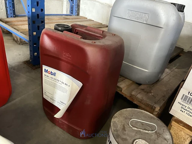 Partij diverse chemicaliën en oliën - afbeelding 3 van  12