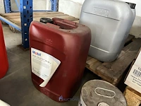 Partij diverse chemicaliën en oliën - afbeelding 3 van  12