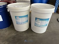 Partij diverse chemicaliën en oliën - afbeelding 5 van  12