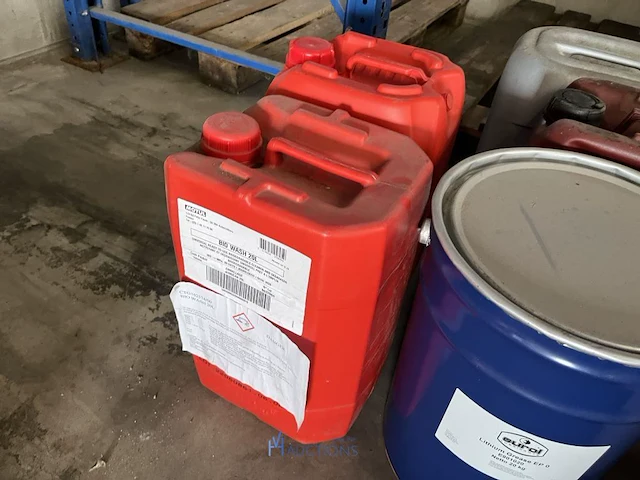 Partij diverse chemicaliën en oliën - afbeelding 9 van  12