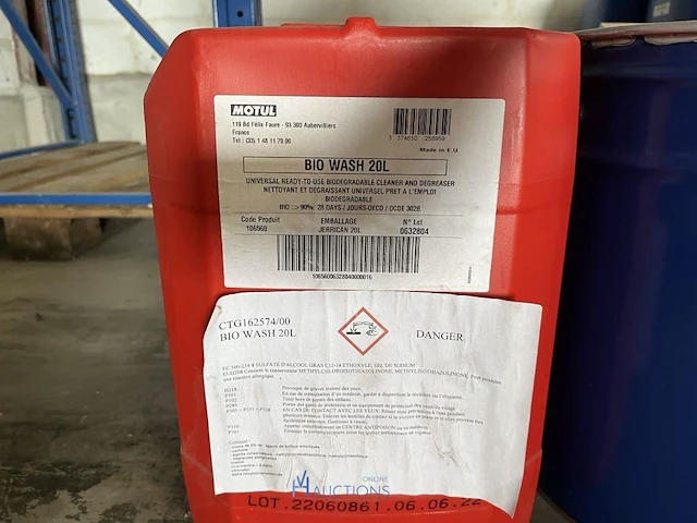 Partij diverse chemicaliën en oliën - afbeelding 10 van  12