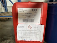 Partij diverse chemicaliën en oliën - afbeelding 10 van  12