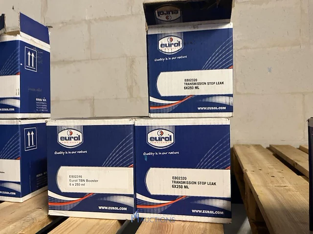 Partij diverse chemicaliën en onderhoudsproducten - afbeelding 6 van  14