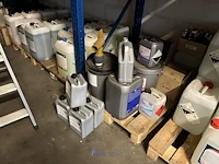Partij diverse chemicaliën en onderhoudsproducten
