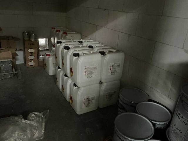 Partij diverse chemische producten - afbeelding 1 van  2