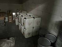 Partij diverse chemische producten - afbeelding 1 van  2