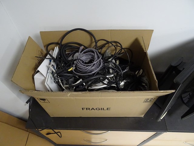 Partij diverse computerschermen - afbeelding 4 van  4