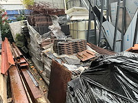 Partij diverse dakpannen en gevelpannen - afbeelding 1 van  7