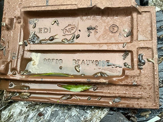 Partij diverse dakpannen en gevelpannen - afbeelding 7 van  7