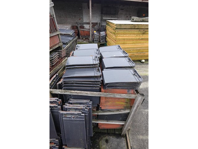 Partij diverse dakpannen - afbeelding 2 van  8