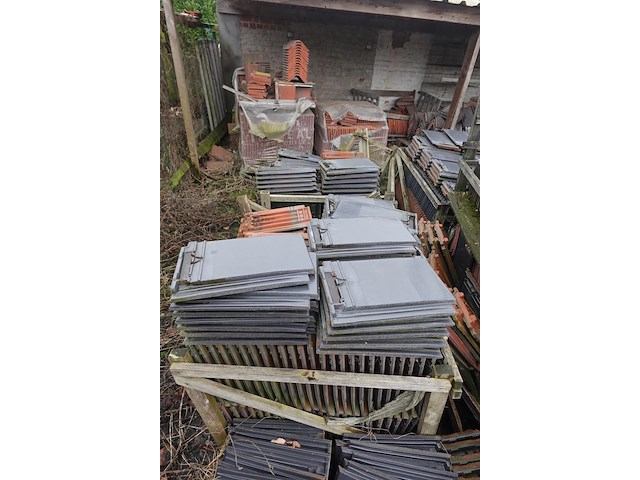 Partij diverse dakpannen - afbeelding 4 van  8